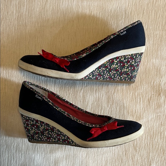 Keds Women's Navy with Red Bows & Floral Trim 7M - Picture 3 of 11
